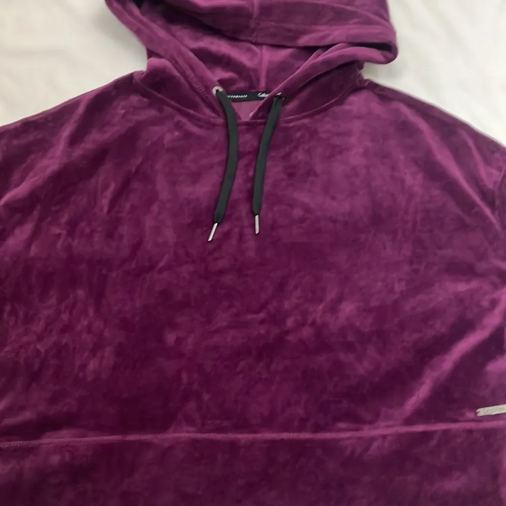 Calvin Klein purple velour cropped hoodie woman’s size large - Image 5