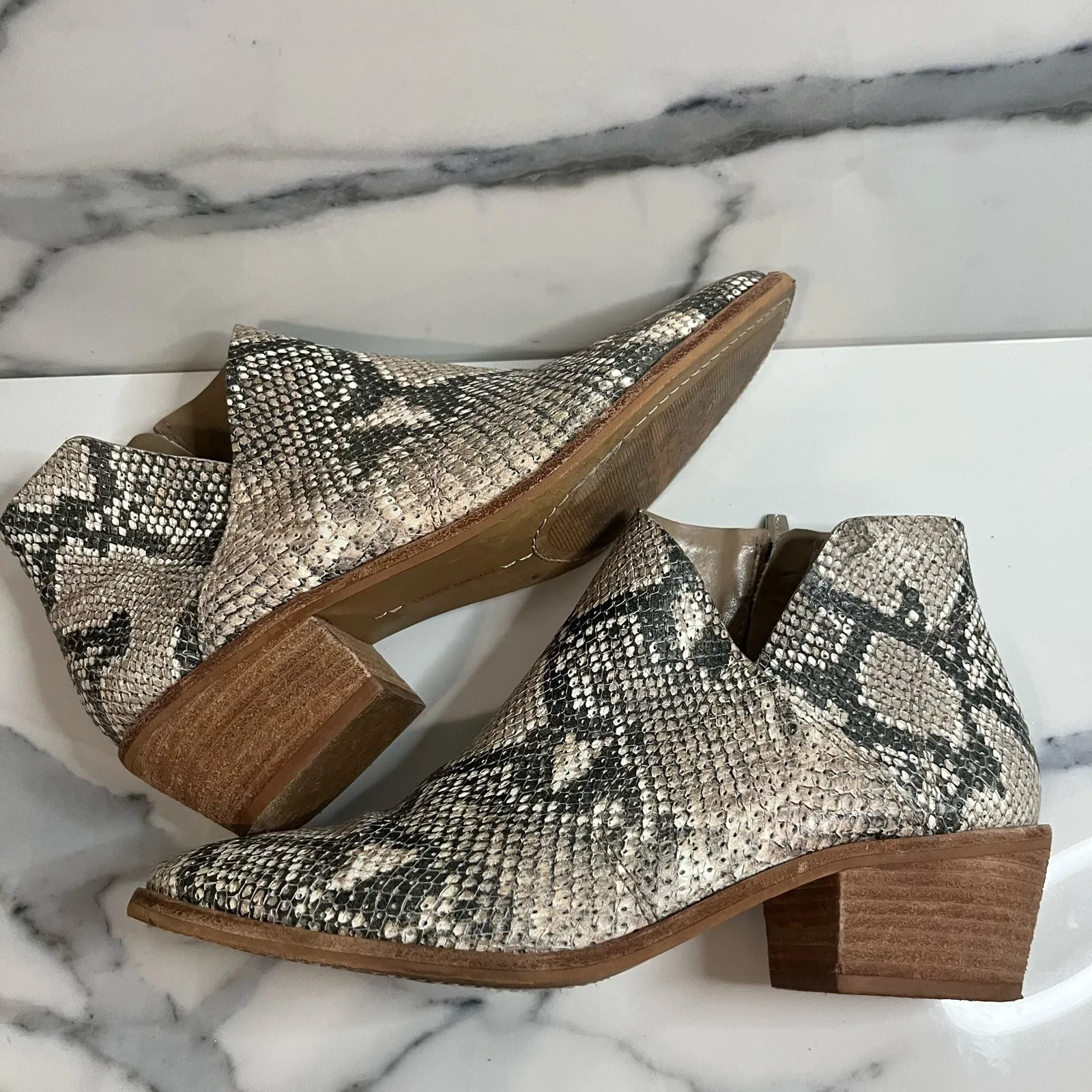 Vince Camuto Women's Green Cream Reptile Leather Arendara Booties Sz 9 Festival - Image 7