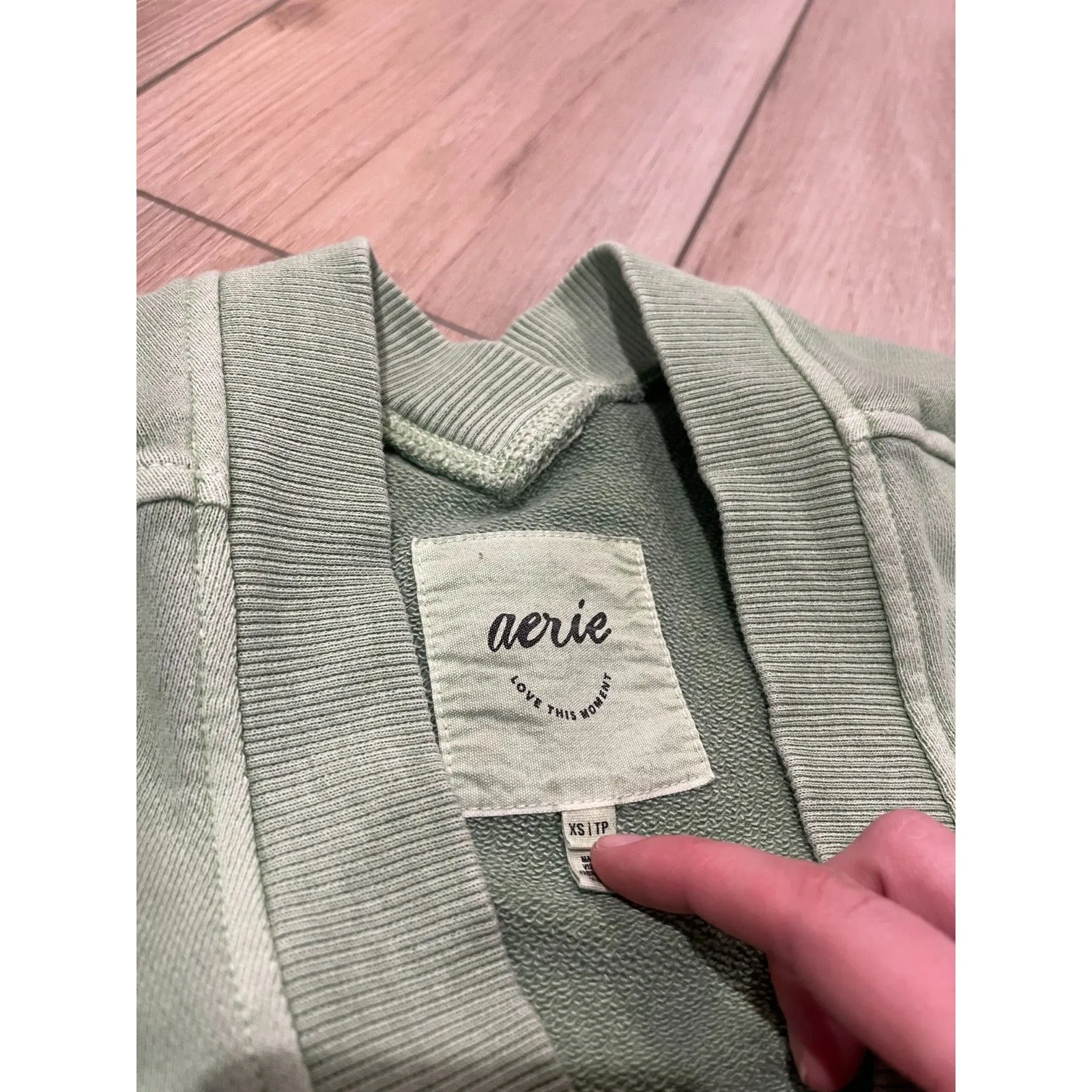 Aerie Sweatshirt V Neck Cropped Green Athleisure Comfy XS - Image 3