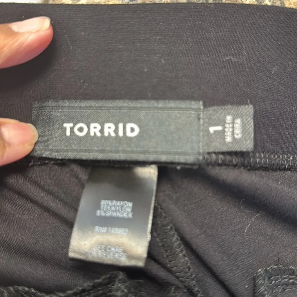 Torrid Black Capri Joggers Size 1/1X EUC #5738 - Image 6
