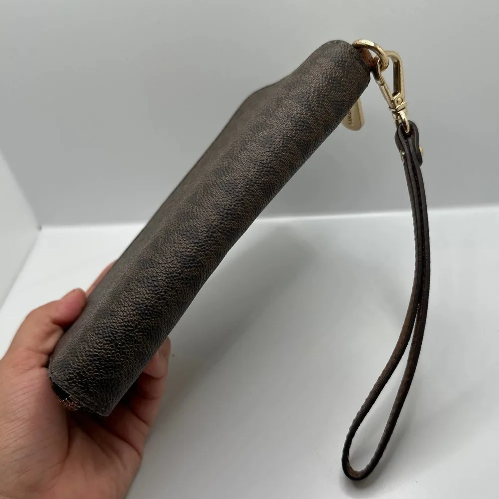 MICHAEL KORS Brown Signature Jet Set Wallet - Image 3