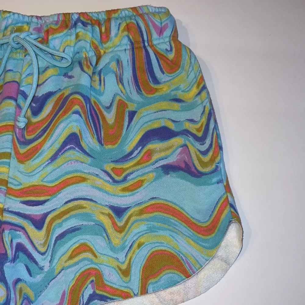 Wild Fable Aqua Blue Swirl High Waisted Fleece Shorts, Size Medium - Image 8