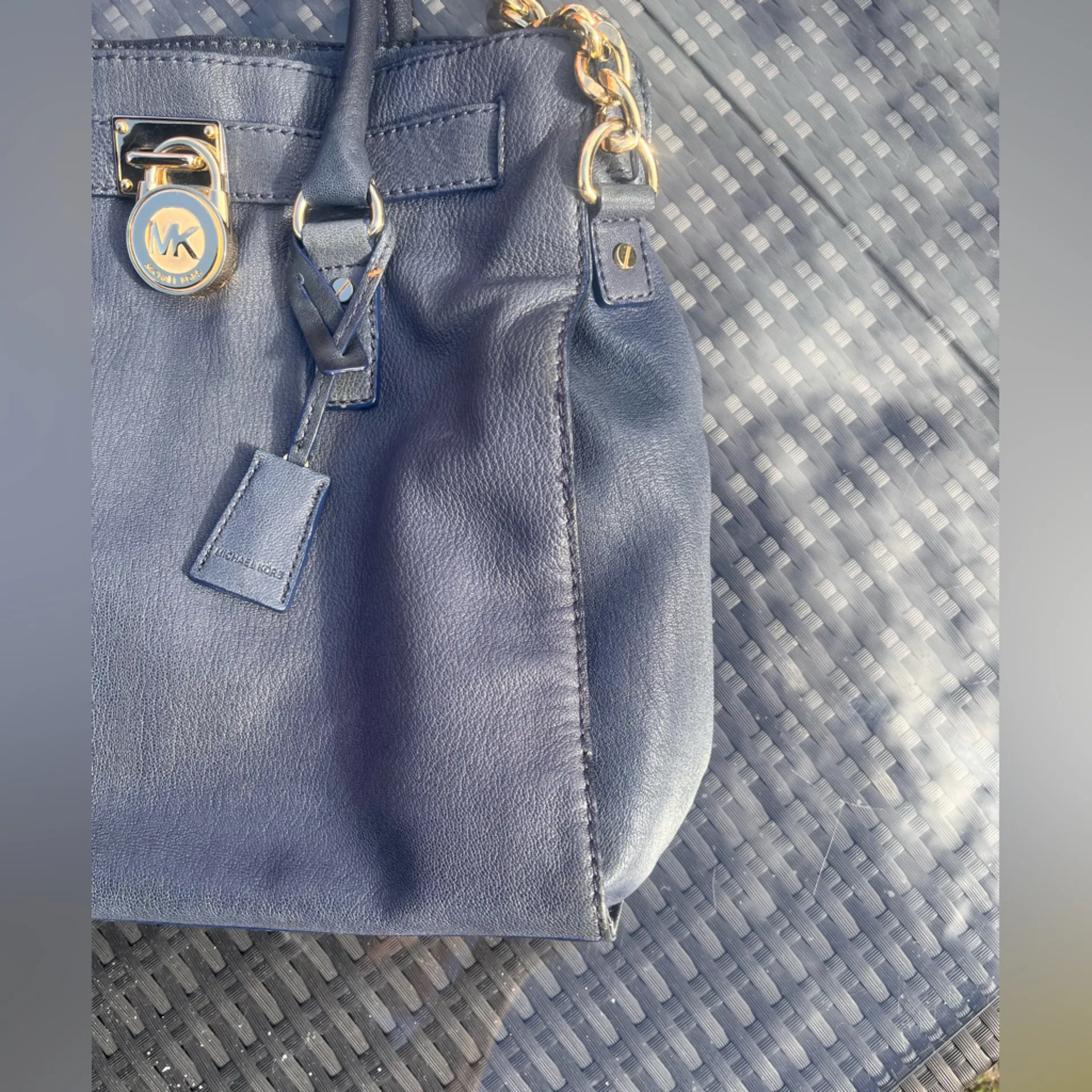 Michael Kors Navy Leather Shoulder Bag with Gold Chain - Image 4