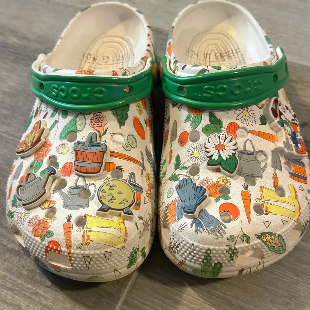 Disney Park Crocs EPCOT
International Flower & Garden
Festival 2022 Sz M5/W7 - Image 2