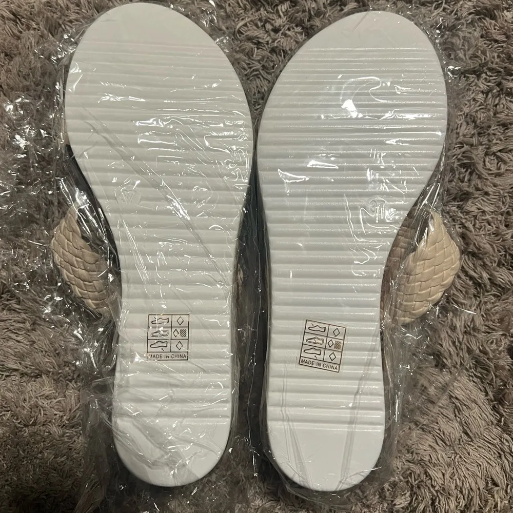 Slip on wedge tan Sandals - Image 4