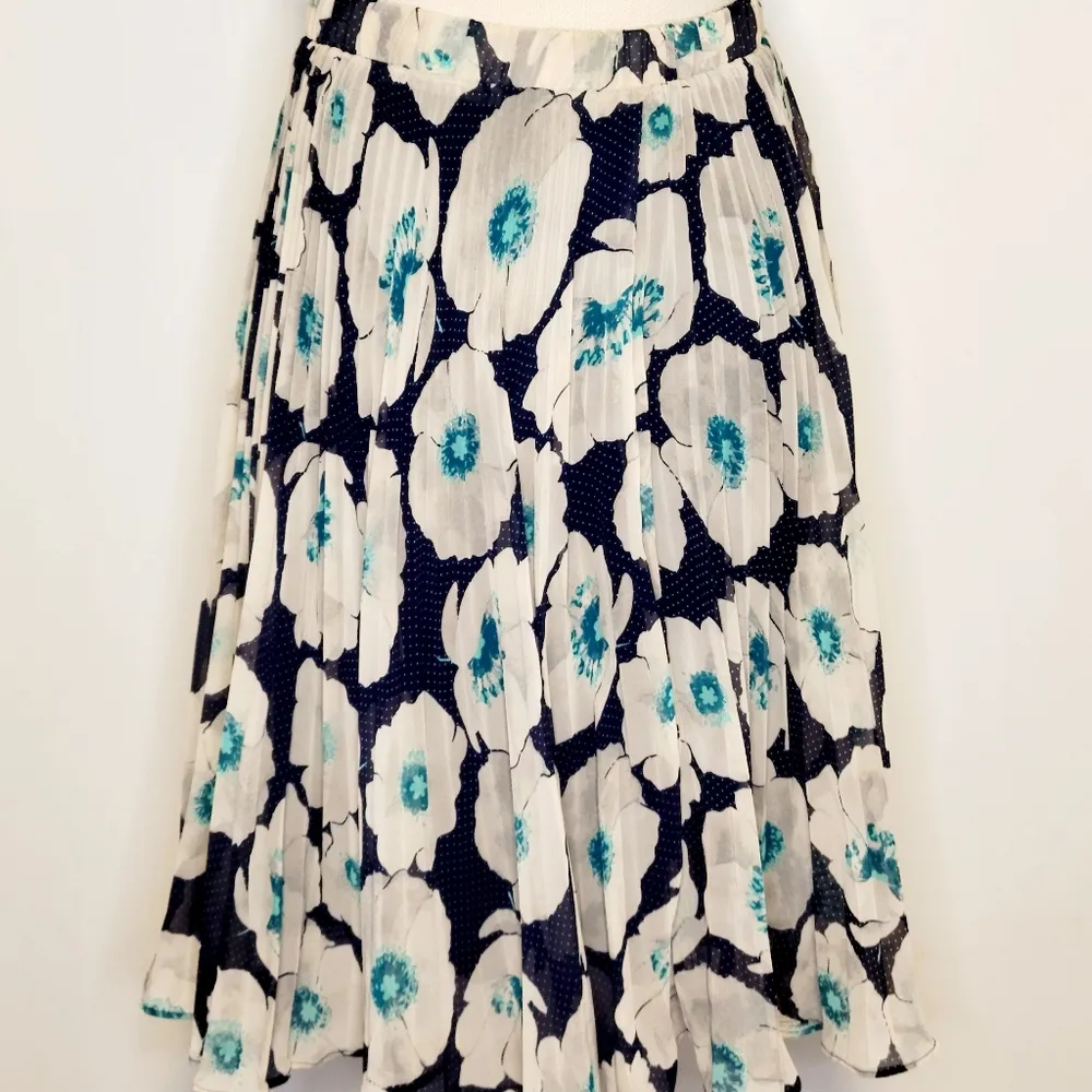 Maison Jules floral skirt size small - Image 4