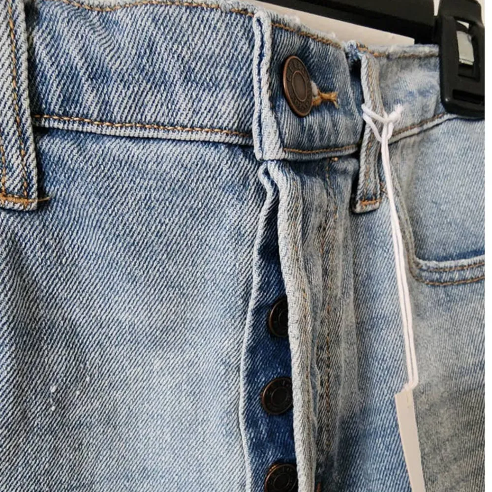 Cello Rip Tide Light Wash High Rise Frayed Hem Denim Shortie Shorts NEW - Image 8