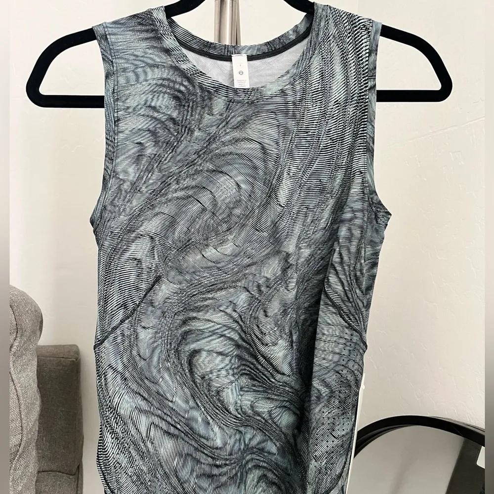 Lululemon High Neck Split Hem Run Tank - Image 4