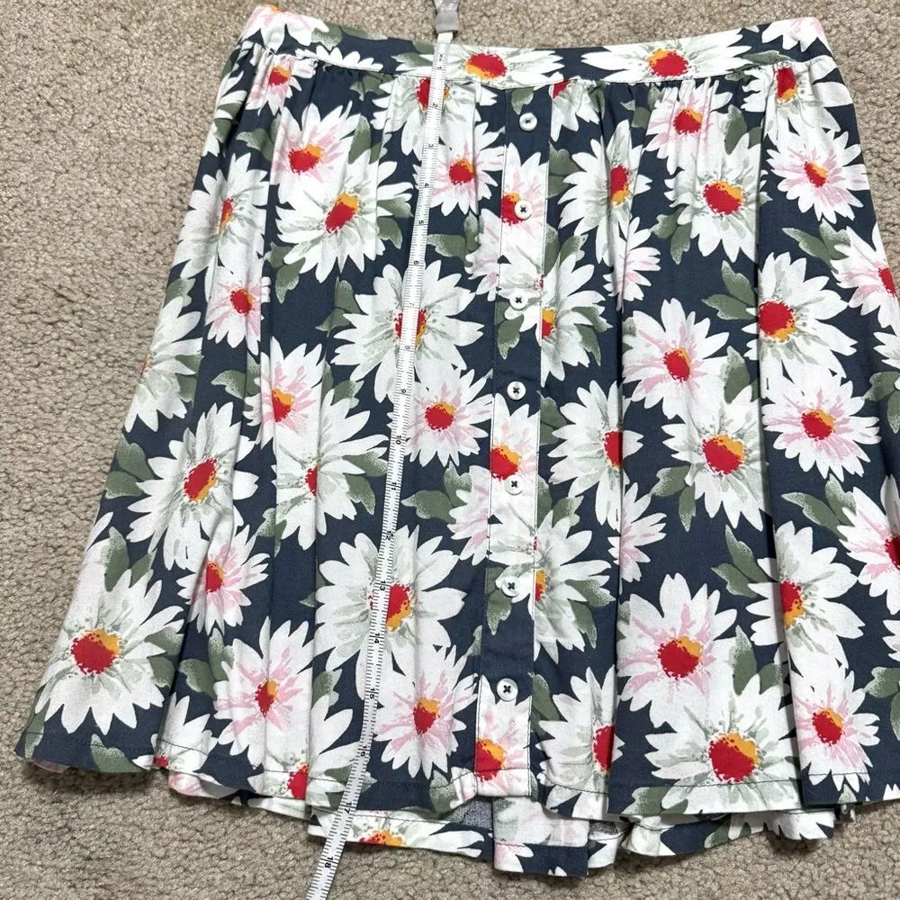 Hollister daisy print circle mini skirt with buttons, navy blue & white, size M - Image 6