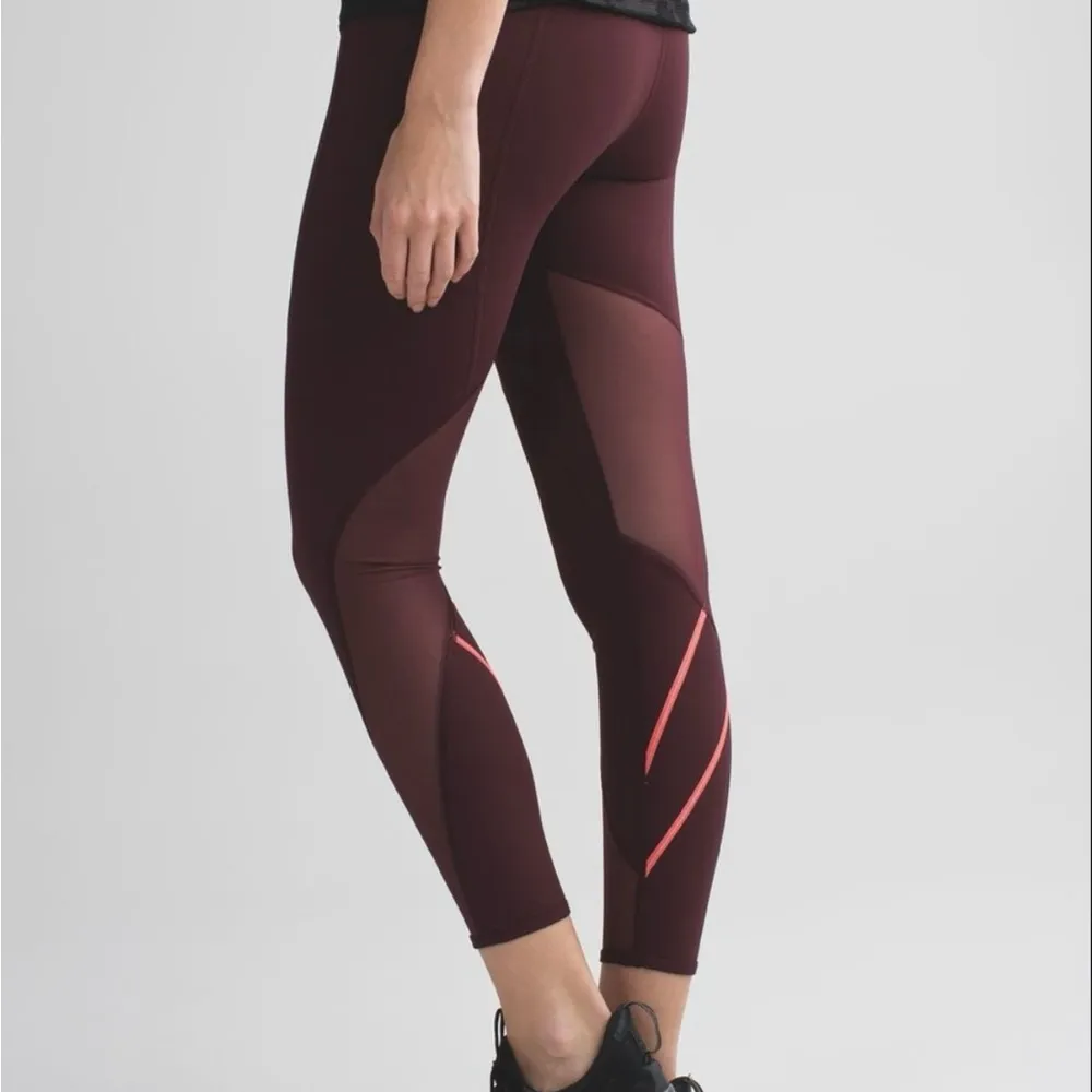 Lululemon All Meshed Up 7/8 Tight Legging Bordeaux Drama / Flash Light Size 4 - Image 4