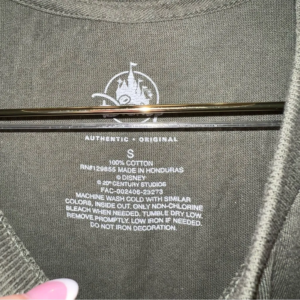 Disney Animal Kingdom Graphic T-Shirt Tree of Life Safari Tee Size Small - Image 4