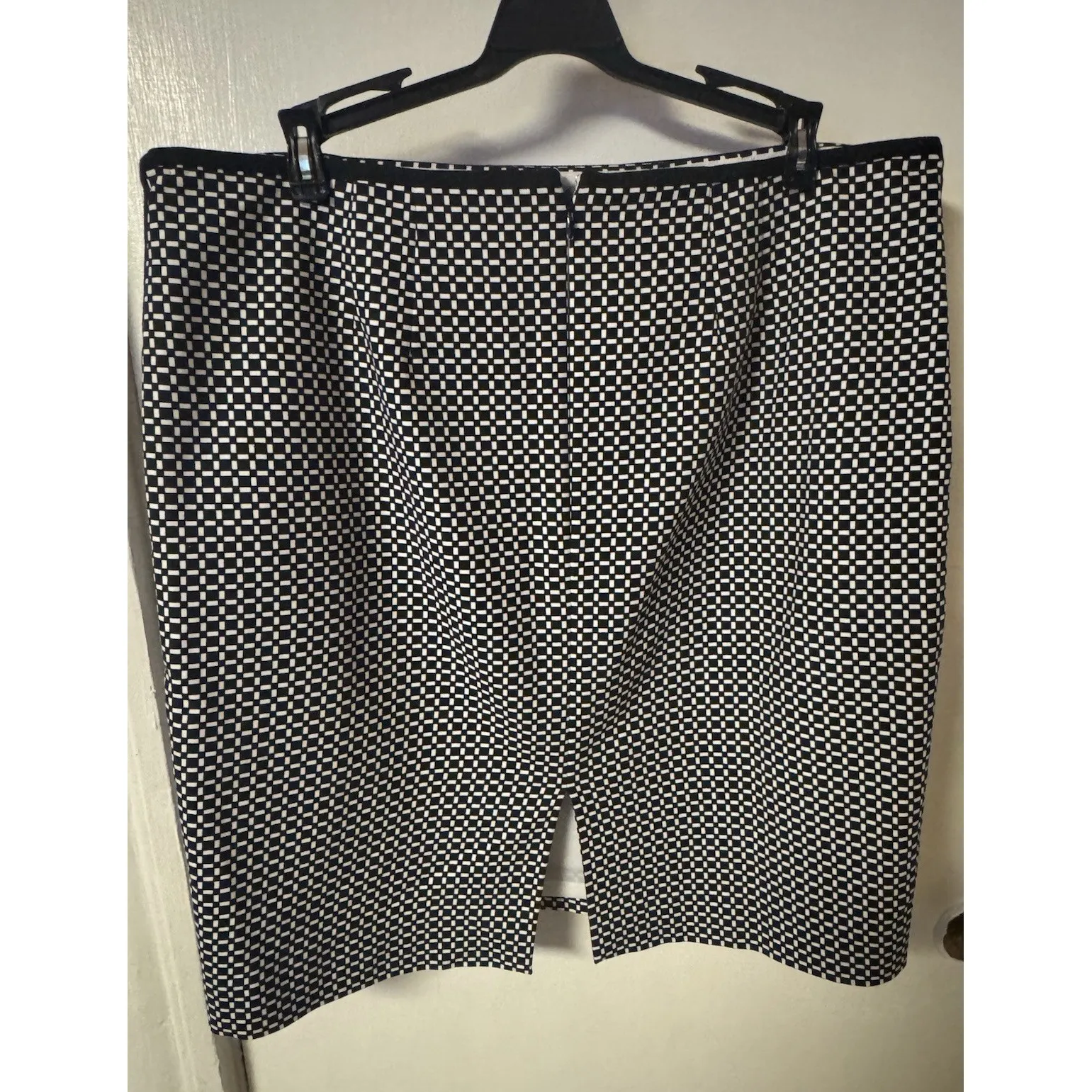 White House Black Market Checkered  Pencil Skirt, Size 14, Black and White - Image 9