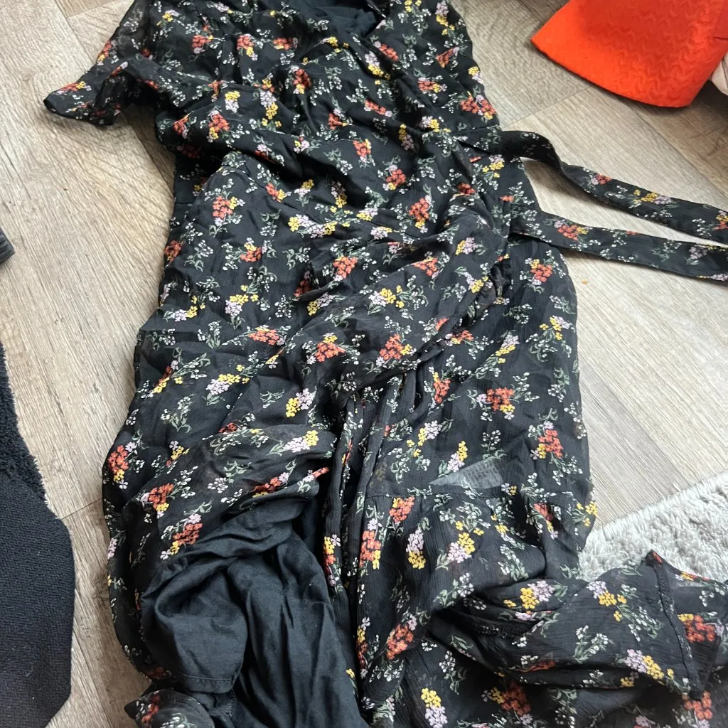 Abercrombie & Fitch black midi wrap dress floral orange and yellow floral size M - Image 6