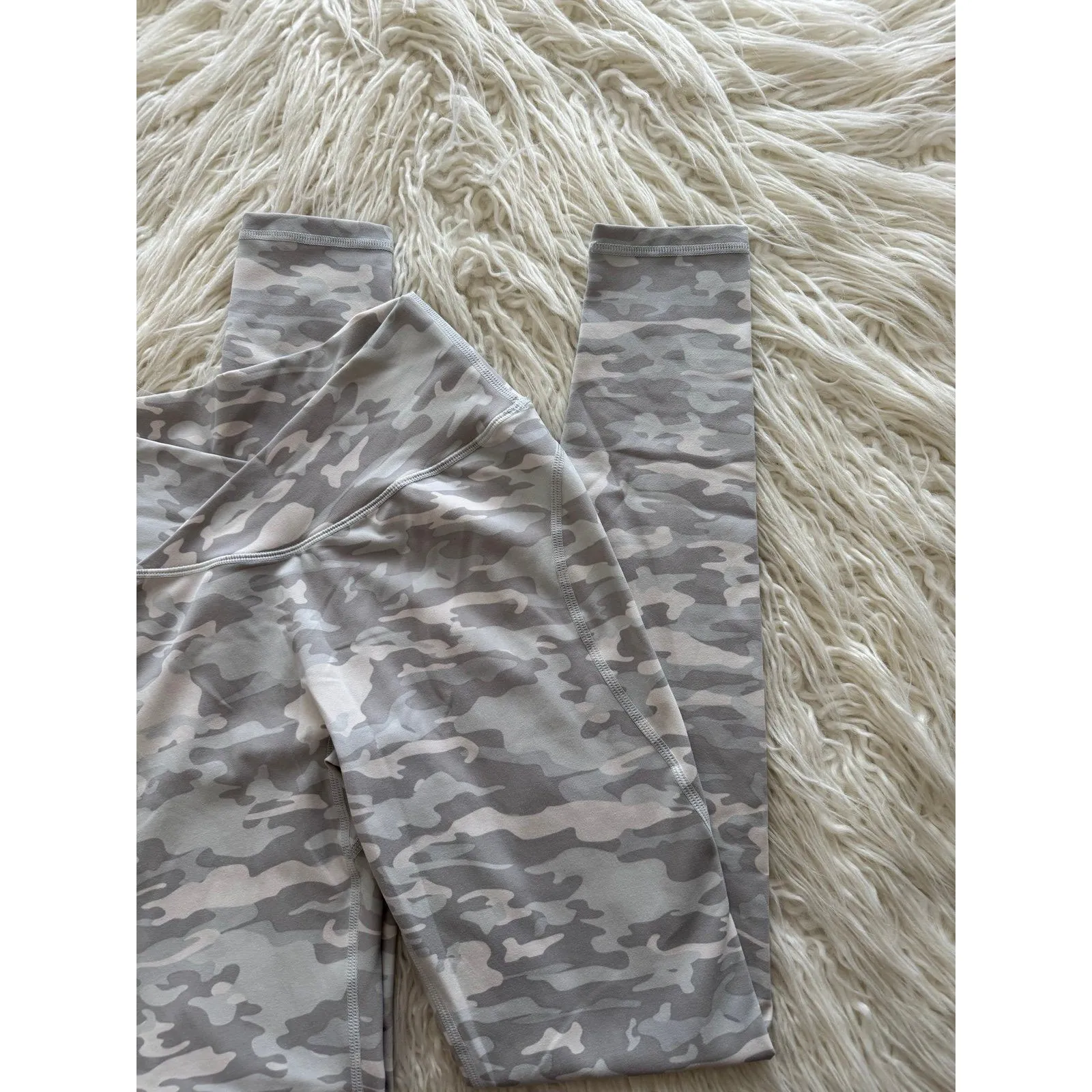 Alphalete Surface Power Leggings White Camo Size Small - Image 4