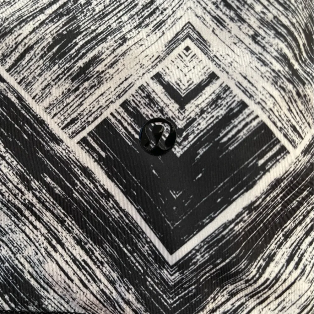 Lululemon Hot To Street Crop Leggings
Heat Wave White Black / Black - Image 7