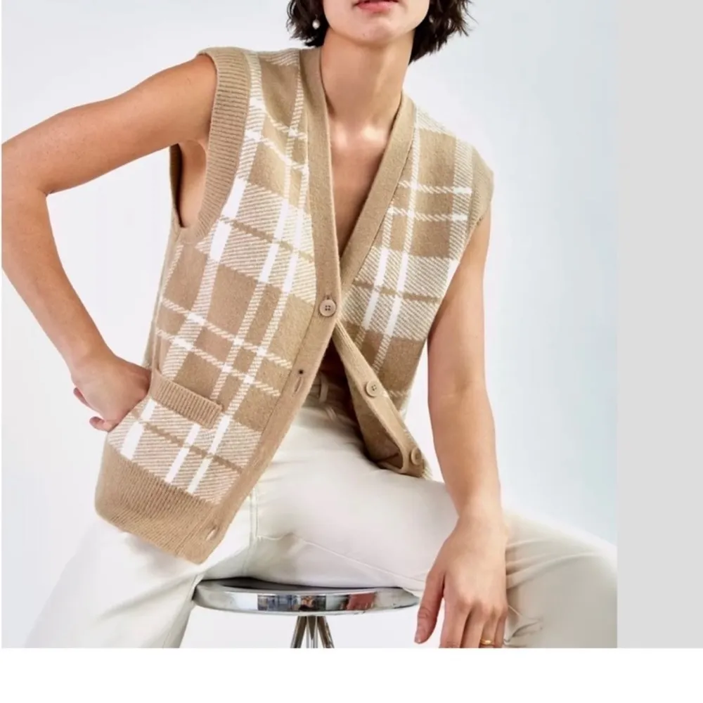 Wilfred WOMENS Beige and Cream Knit Cardigan vest small - Image 2