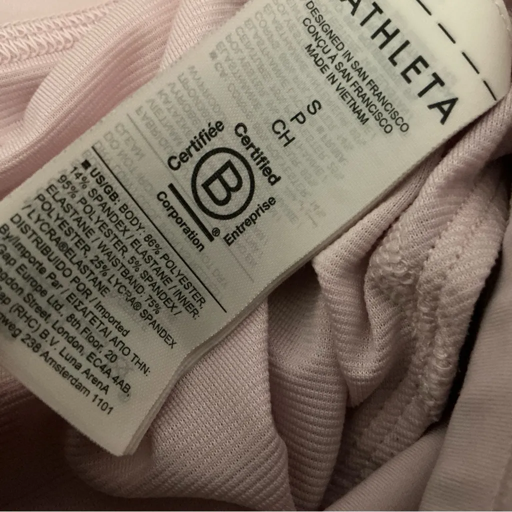 Athleta run with it 3.5” athletic running shorts pink size small - Image 5