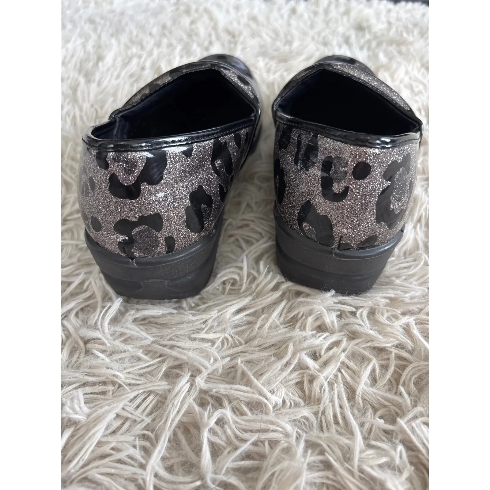 Grey Black Leopard Print Glitter Slip On Clogs Shoes Women Size 8 - Image 4
