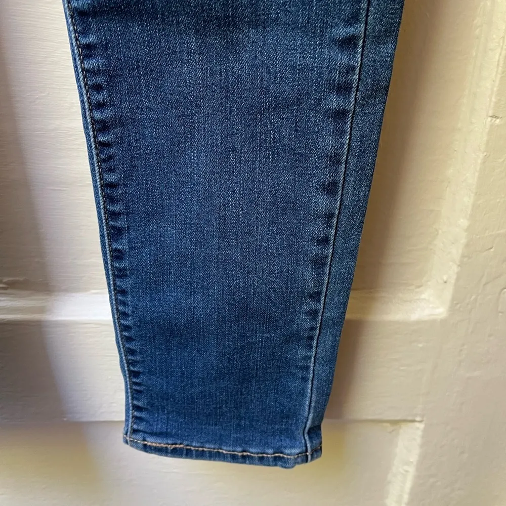 Levi’s low rise blue wash 311 shaping skinny stretch tapered leg jeans size 28 - Image 7