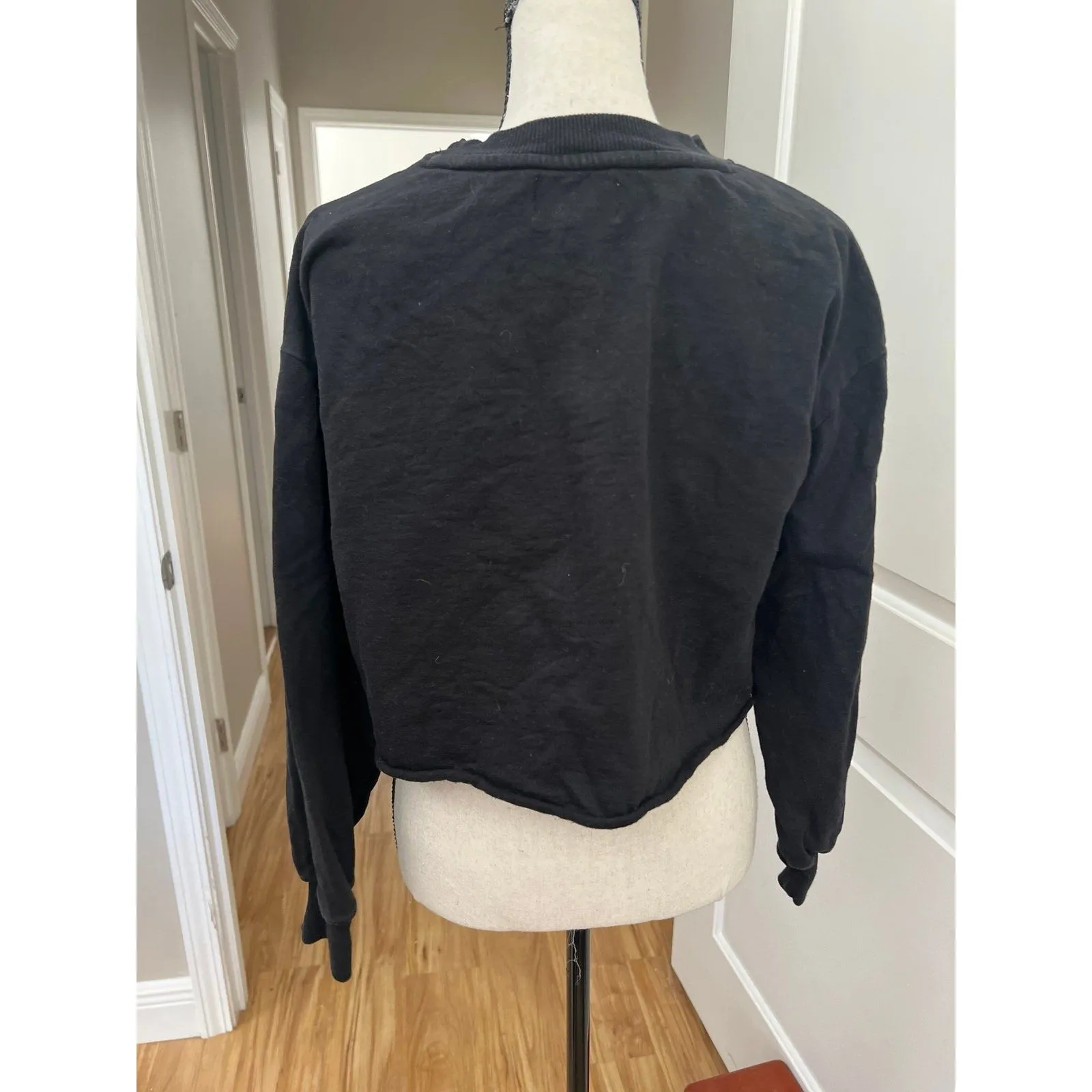 Beach Riot  cutoff sweatshirt size medium - Image 3