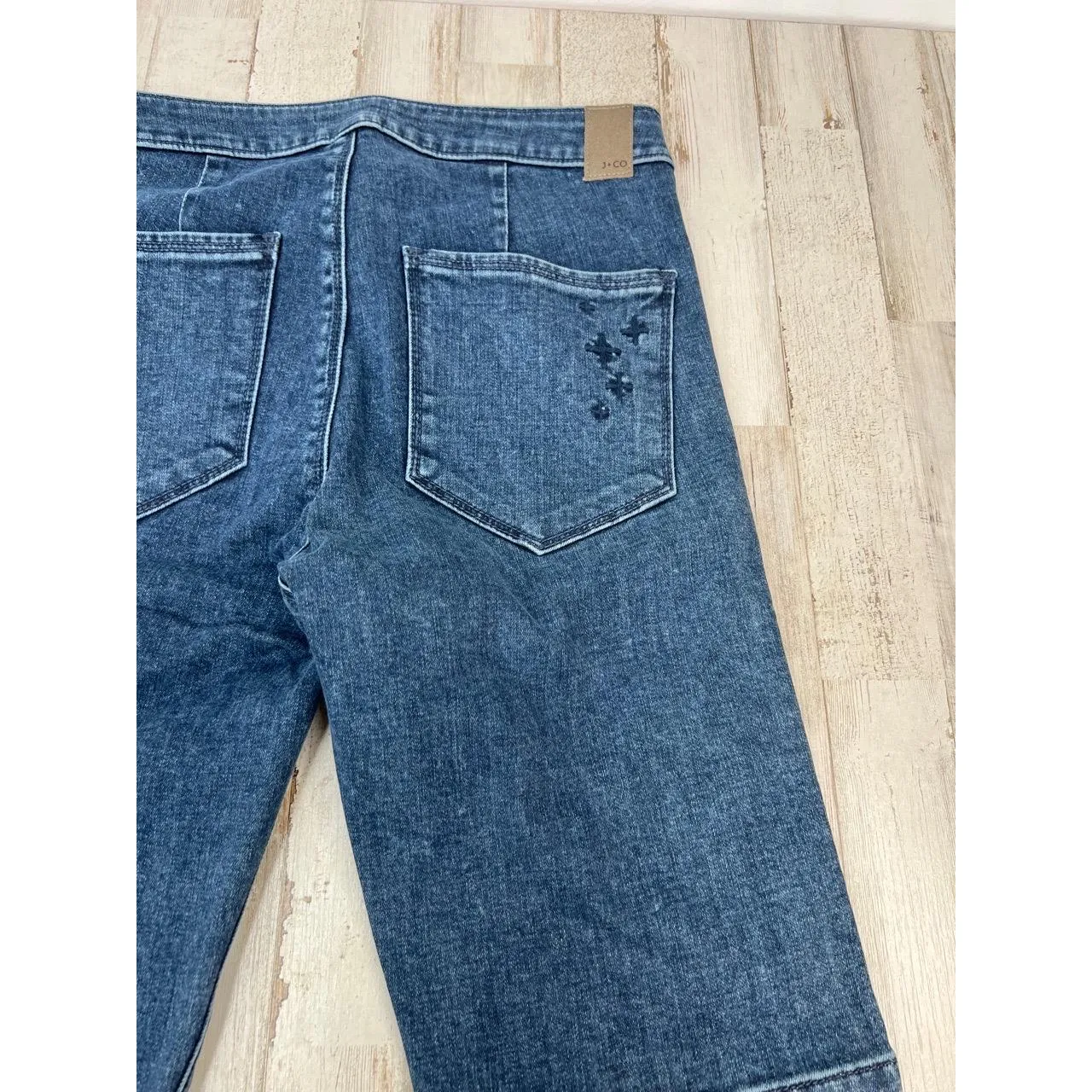 J+CO Denim Shorts Womens Size 26 Medium Blue Wash High Rise Seamed 10" Bermuda - Image 5