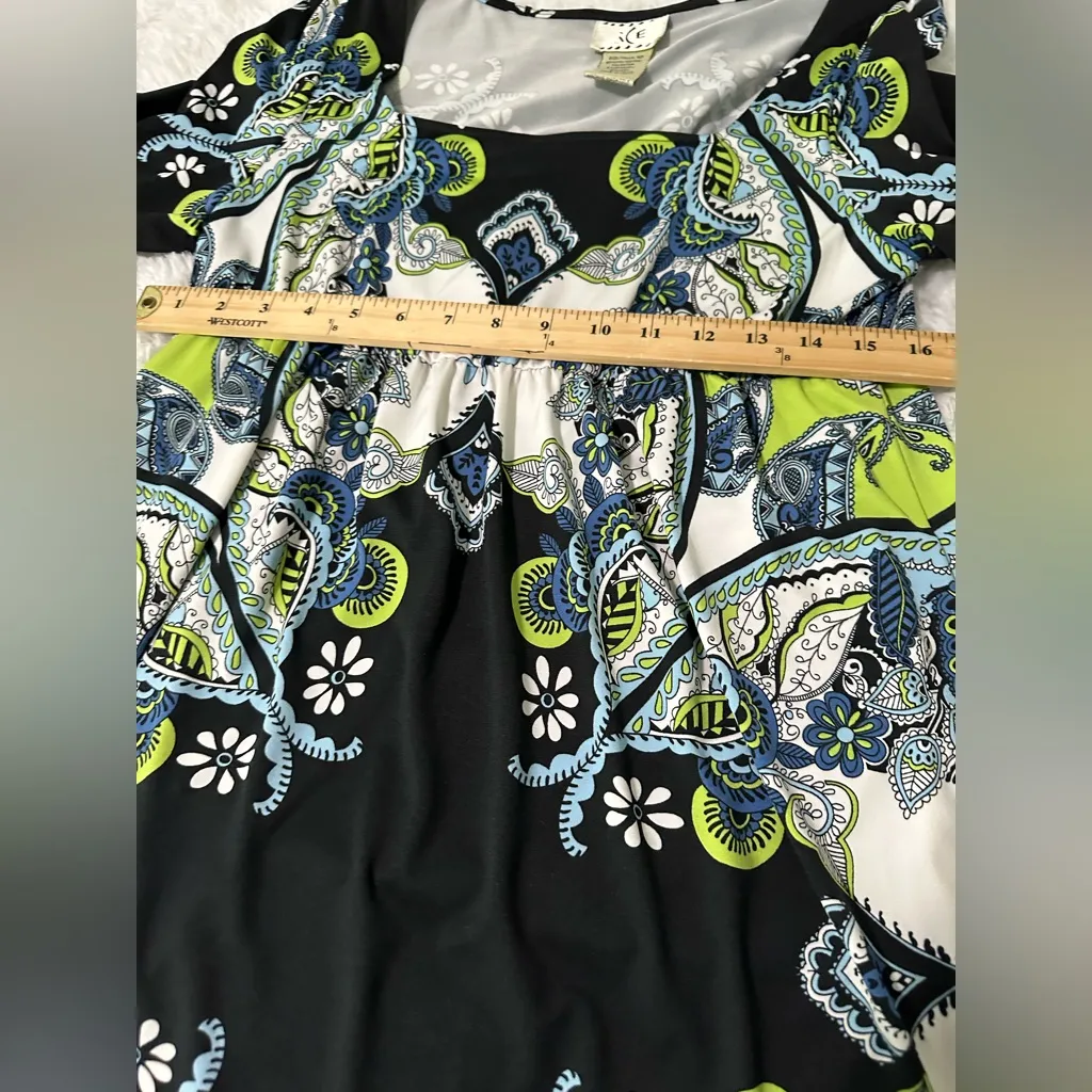 Ice Gray and Black Patterned Fabric Size 10 - Image 6