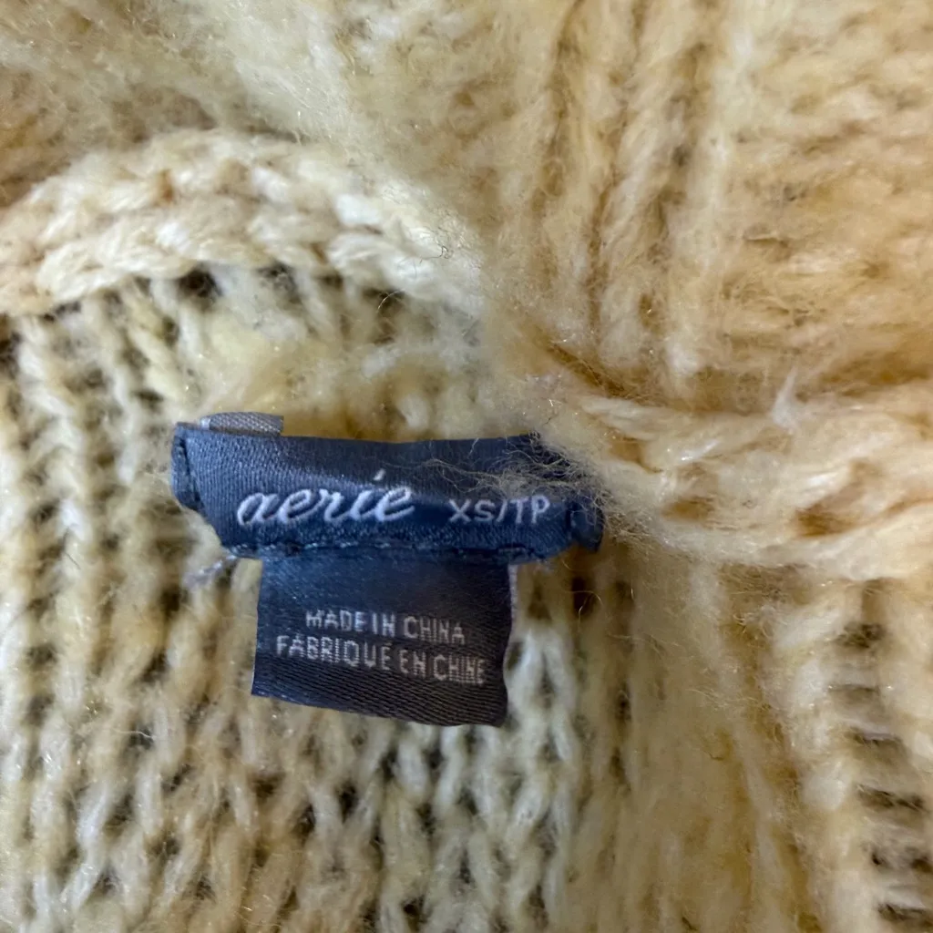 Aerie Women's Light Yellow Sweater - Image 3