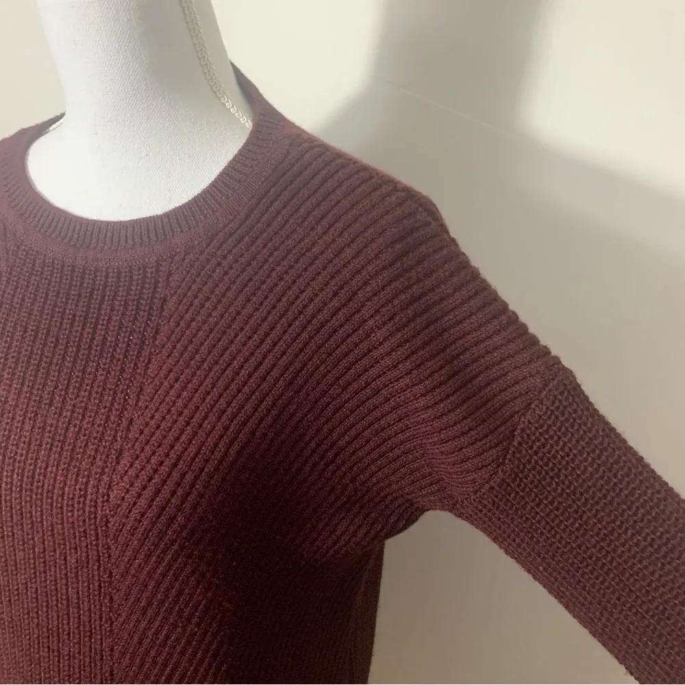 Burgundy Merino Wool Blend Crew Neck Hi-Low Slit Hem Sweater Size XS - Image 5