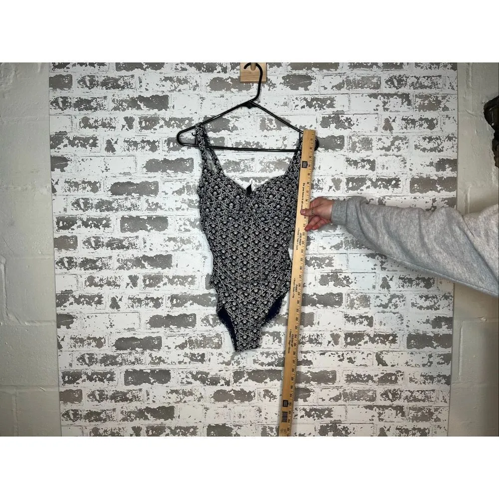 Nip tuck swim | navy blue patterns one piece swim suit Size 8 - Image 7