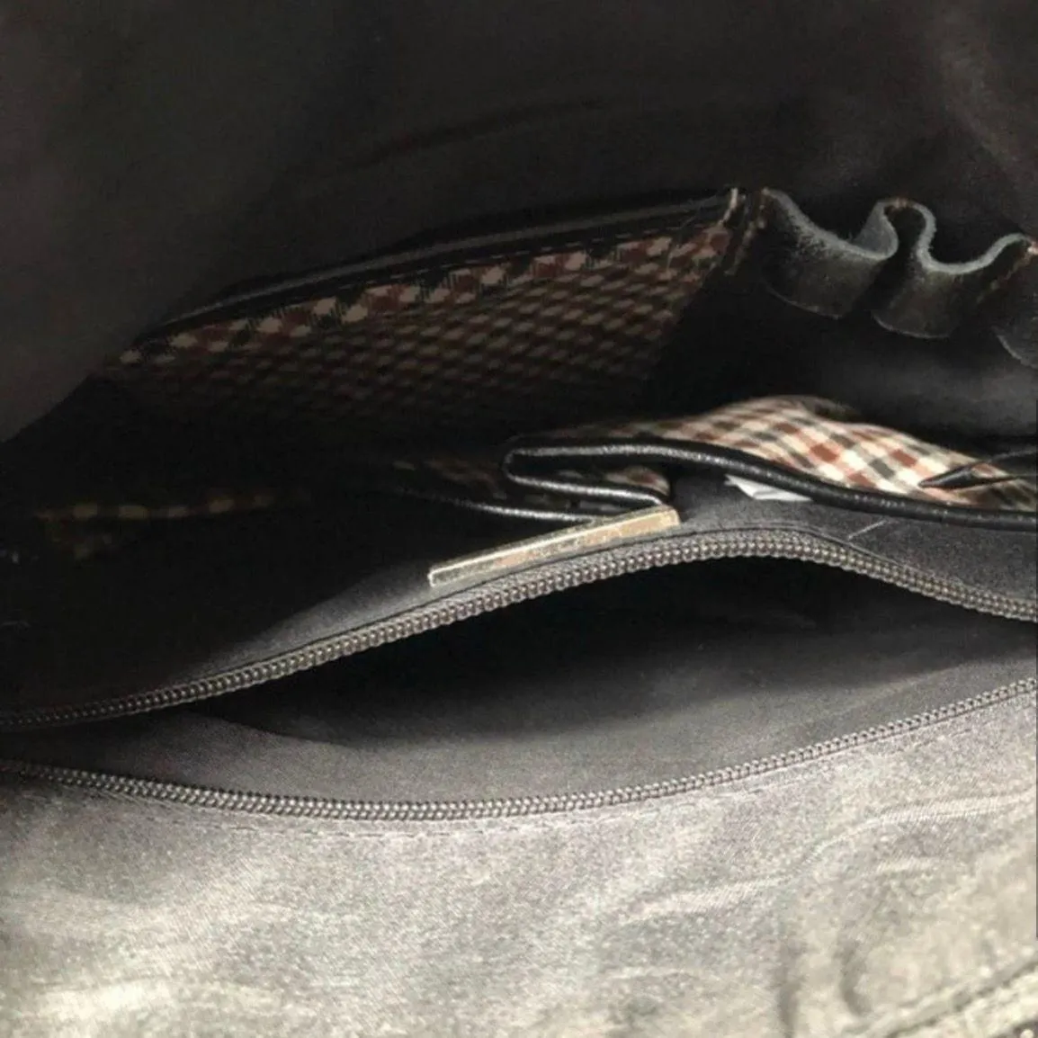 Giani Bernini Black Crossbody Bag - Image 4