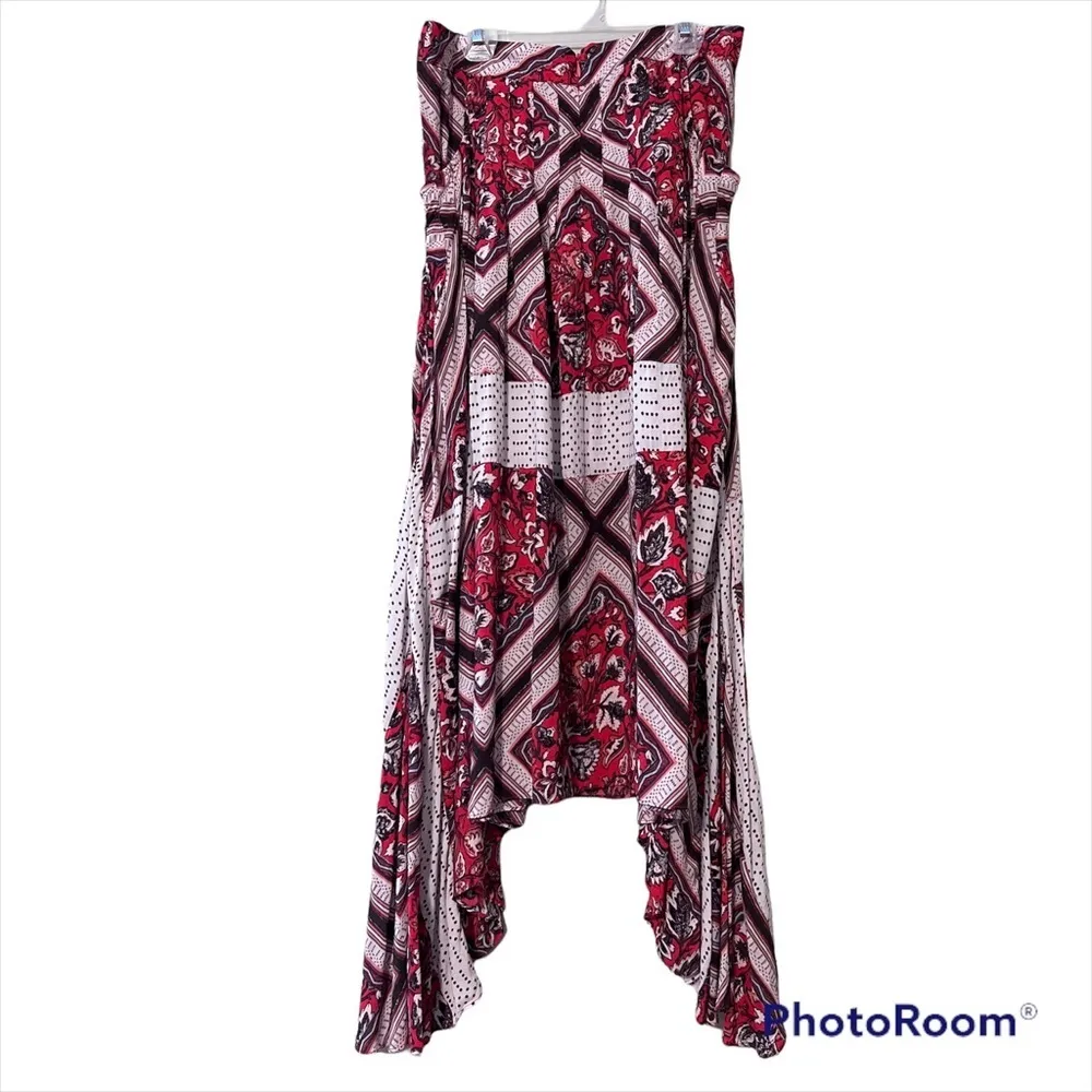 Free People size 4 shark bite hem skirt red geometric zip back pockets on side - Image 10