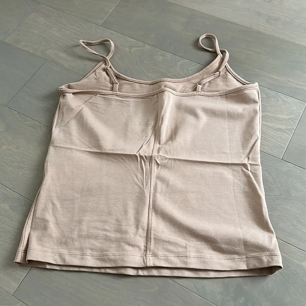 Banana Republic BNWOT  basic cami tan medium - Image 2