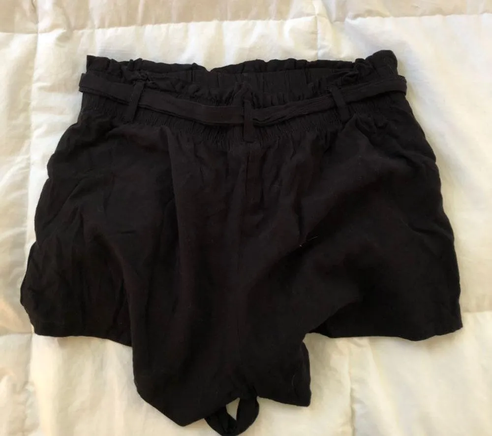 Black Flowy Shorts Size M - Image 3