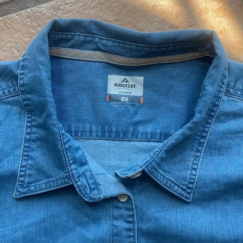 Ridgecut women’s denim button up shirt size 2X Blue - Image 2