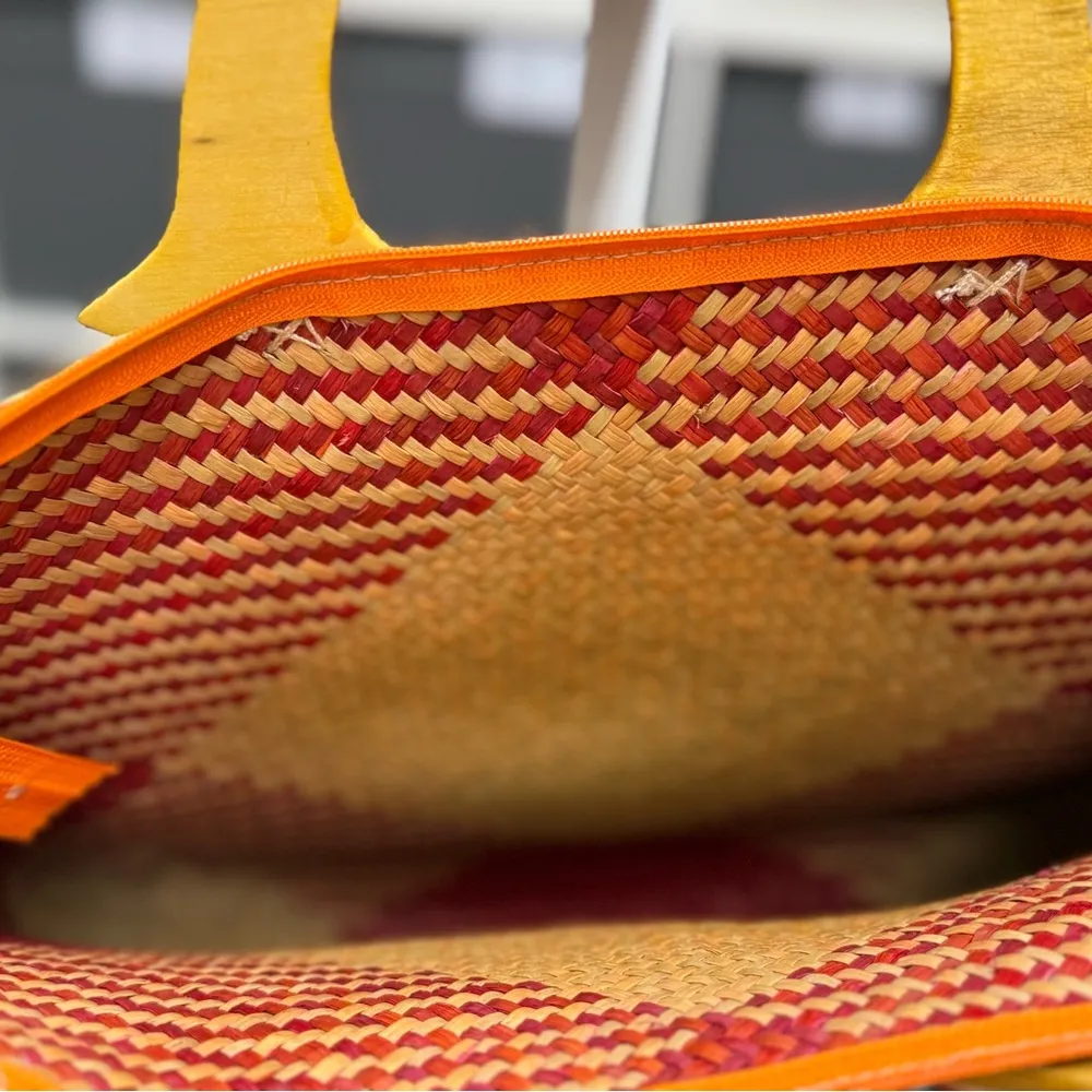 Vintage Woven Straw Rattan Raffia Wood Handle Tote Hand Beach Bag Red - Image 5