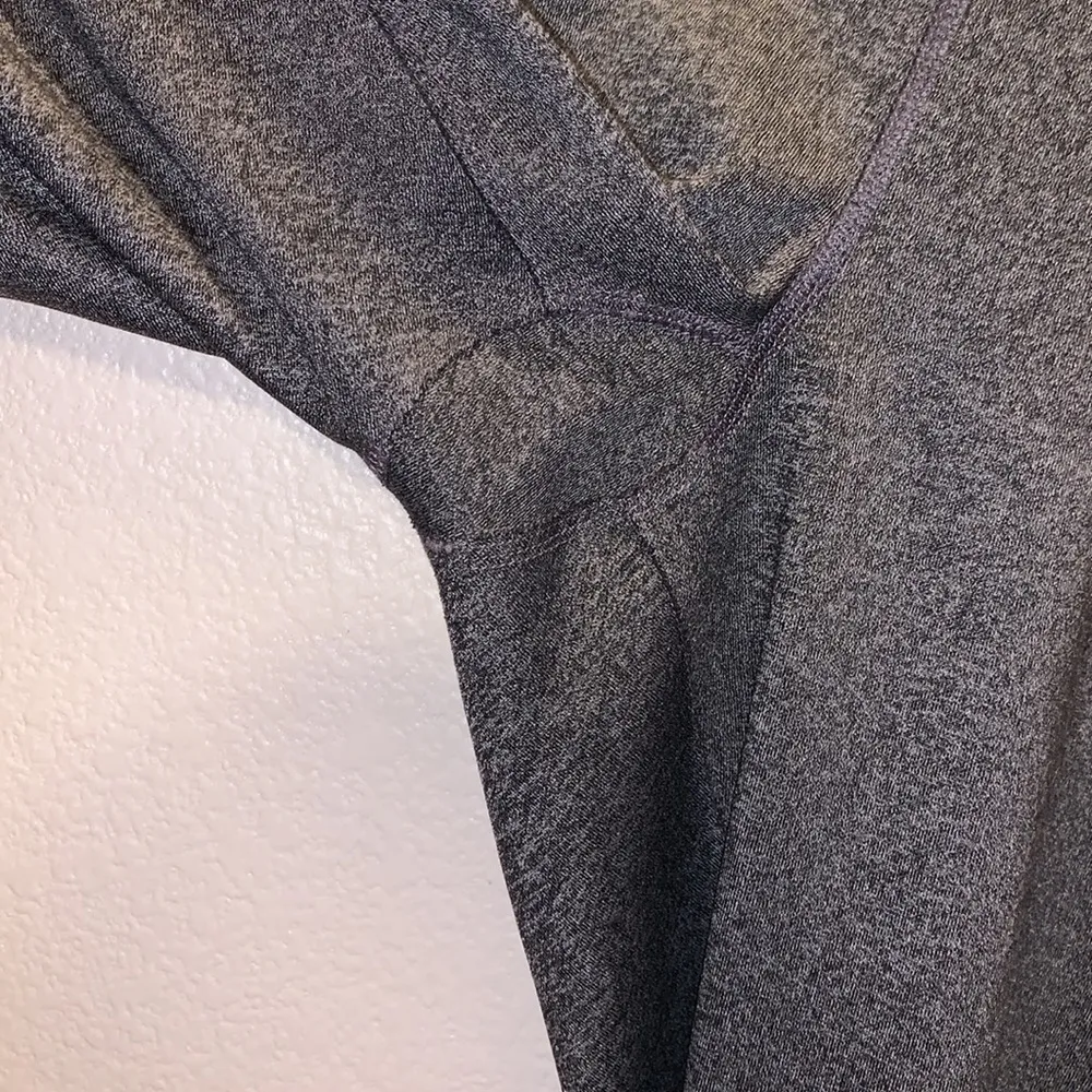 Avia Grey cropped athletic gym workout yoga running leggings - Image 4