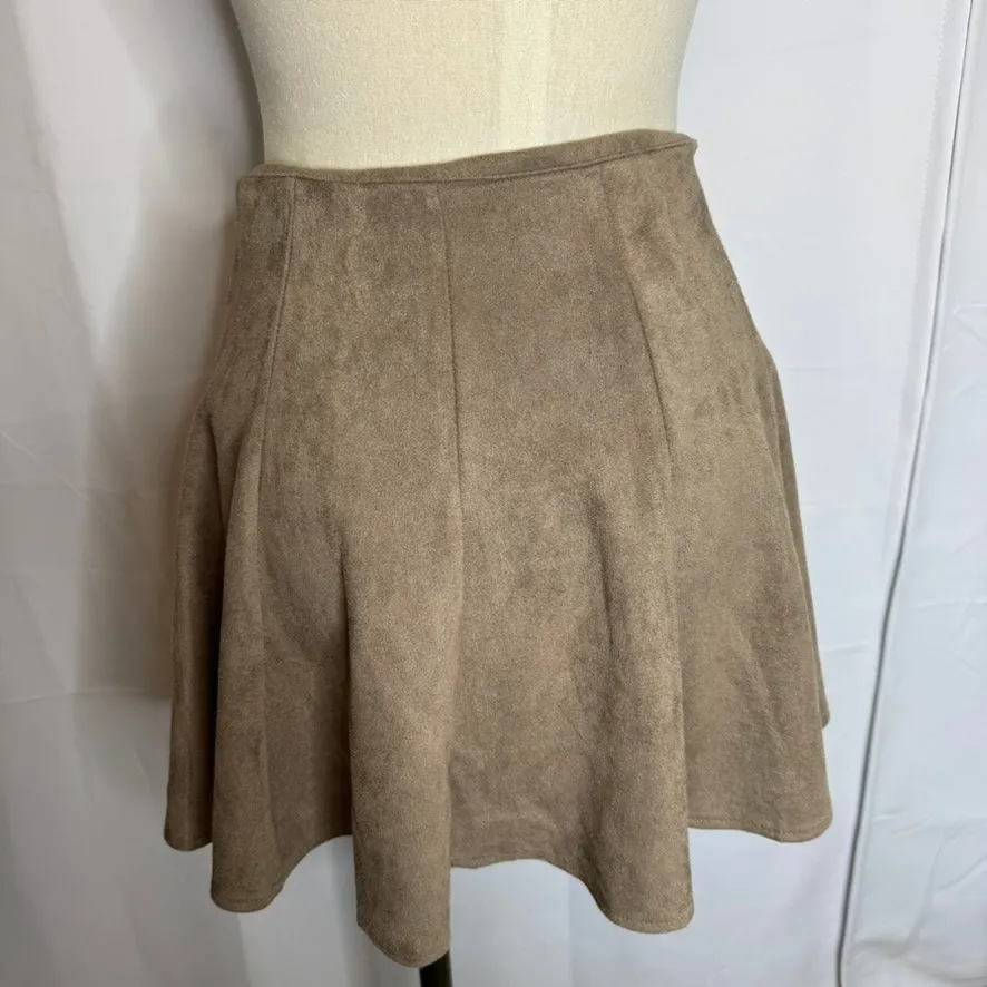 She + Sky Faux Suede Skater Mini Skirt Taupe Brown Size M Pockets Soft Chic Boho - Image 4