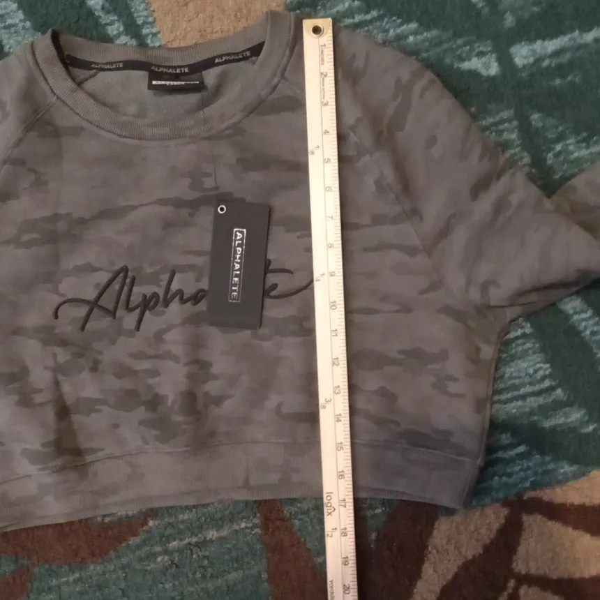 Alphalete Yoga Green Camo Cropped Sweatshirt Long Sleeve Wkmens Large - Image 6