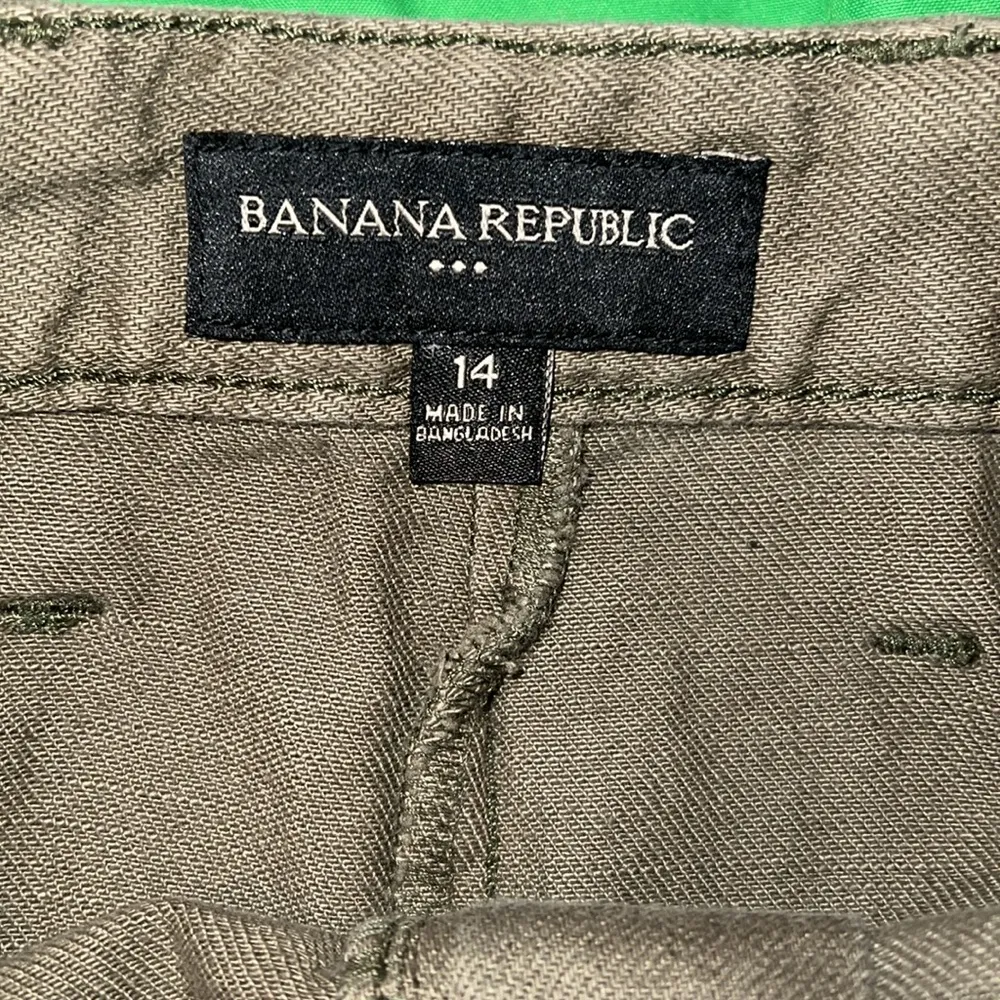 Banana Republic 100% Cotton Women's Olive Denim Shorts size 14 - Image 3