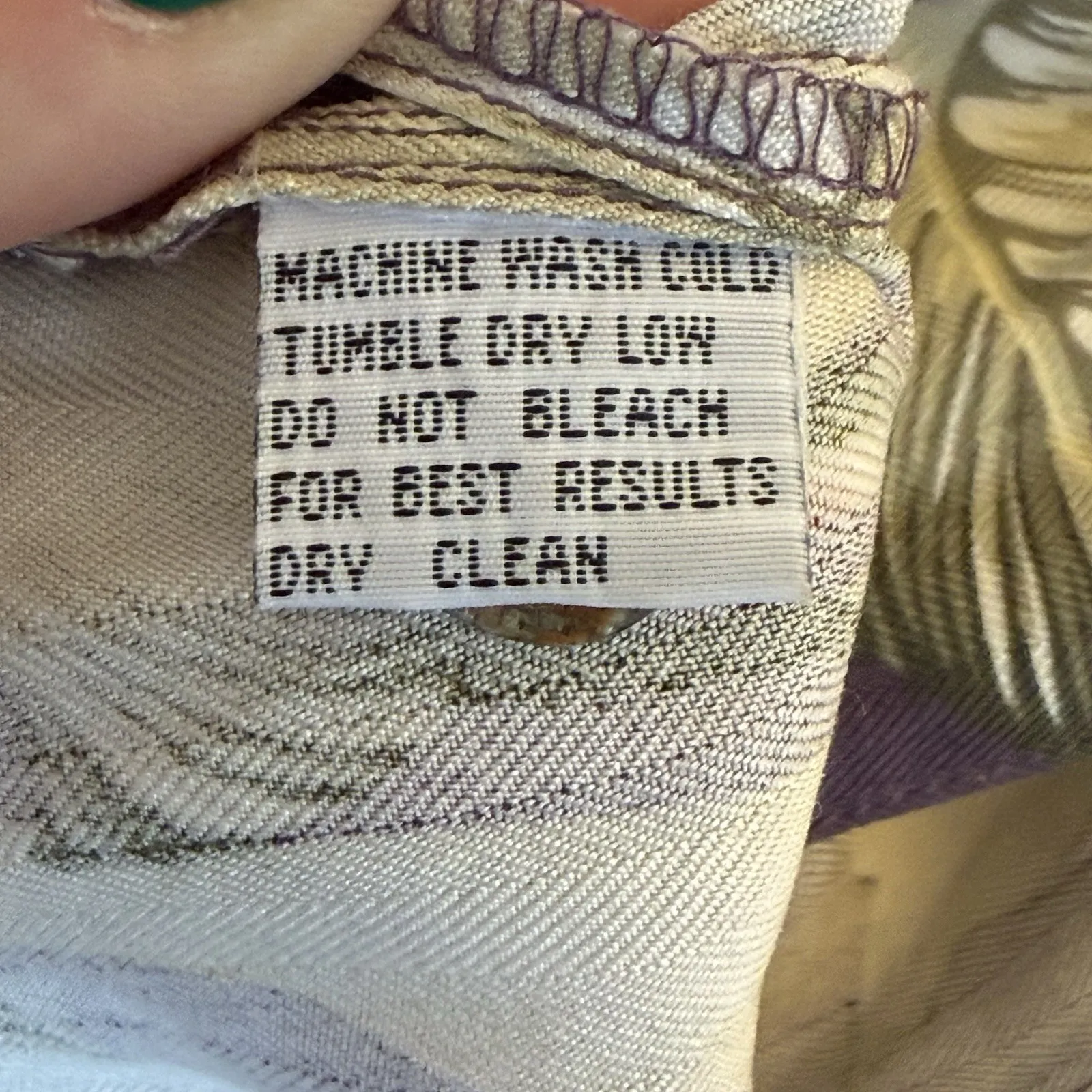 Tommy Bahama Womens 100% Silk Sleeveless Button Up Top Blouse Purple Floral SM - Image 6