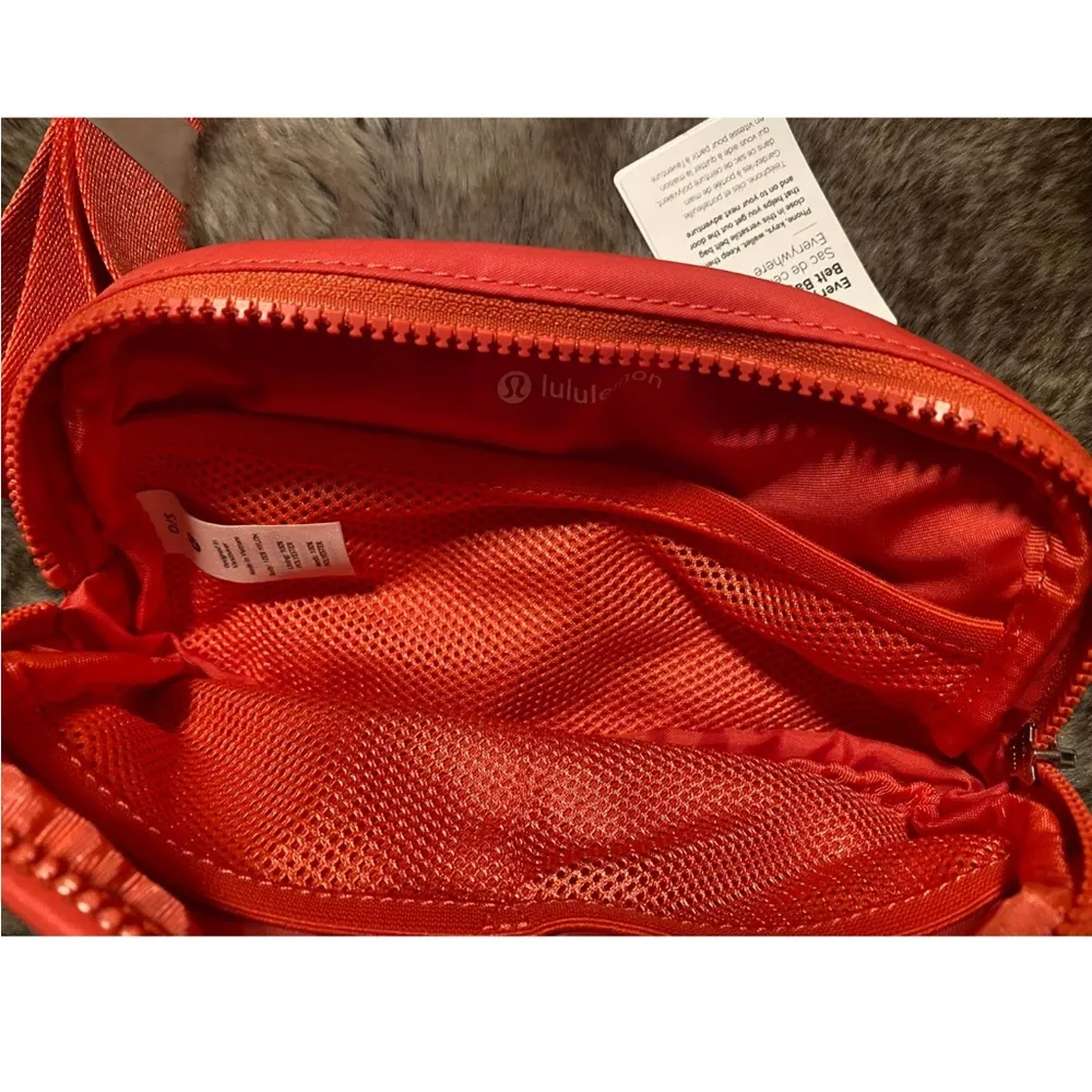 🖤 Rare!  Athletica Everywhere Belt Bag - Image 5