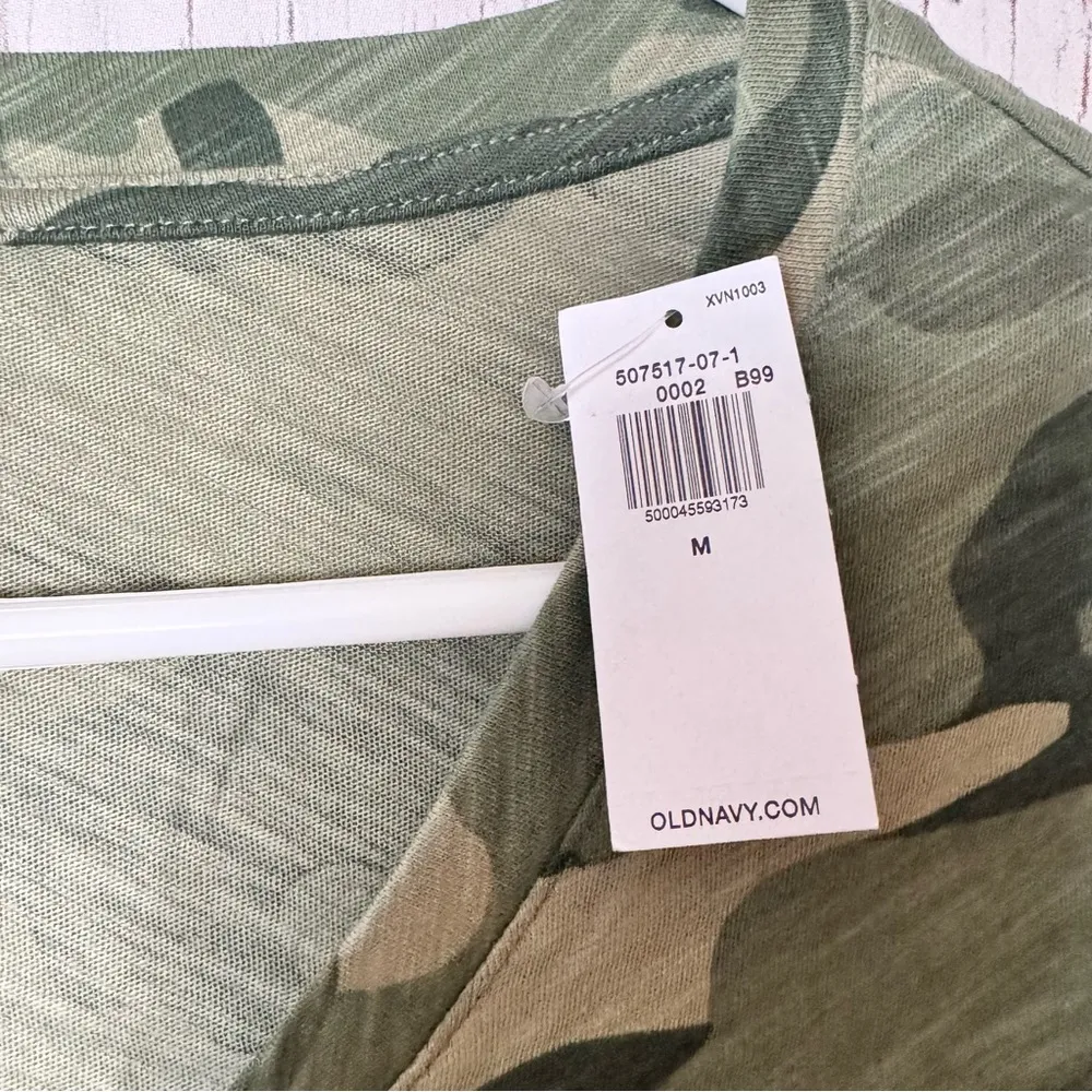 Old Navy Everywear Camo V-Neck  Short Sleeve T-Shirt Sz M NWT - Image 5