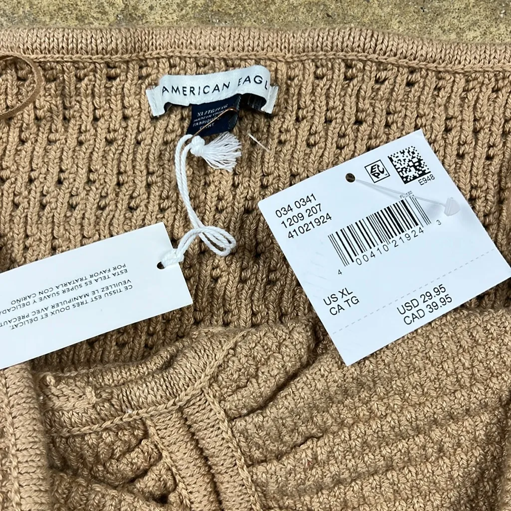 American Eagle Outfitters Sweater Knit Bandeau Crop top NWT
Size: XL - Image 3