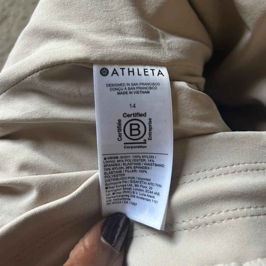 Athleta Apres Ski Quilted Puffer Short - Image 5