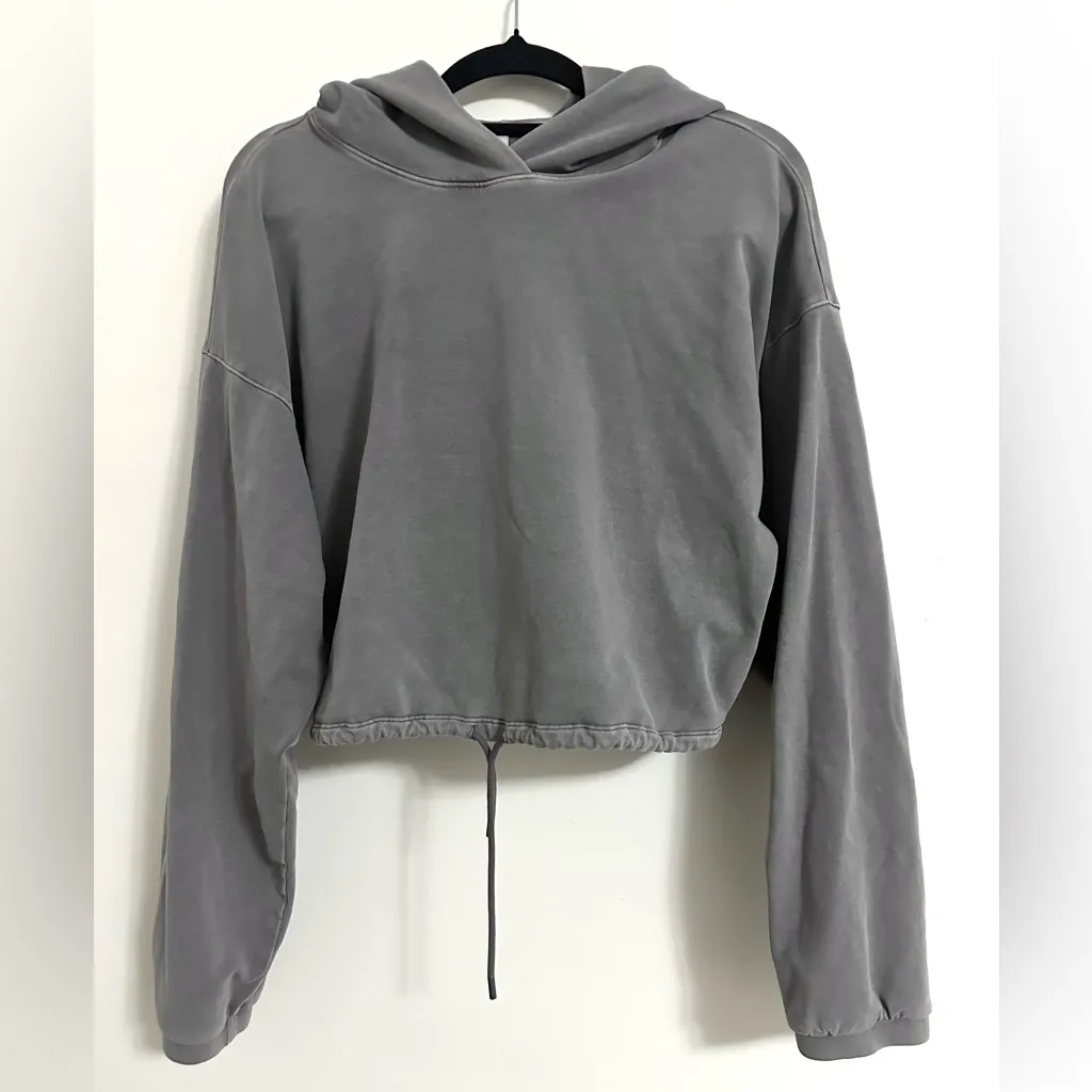 Aritzia The Group by Babaton Weekender Pullover Cinch Cropped Hoodie Gray Small - Image 2