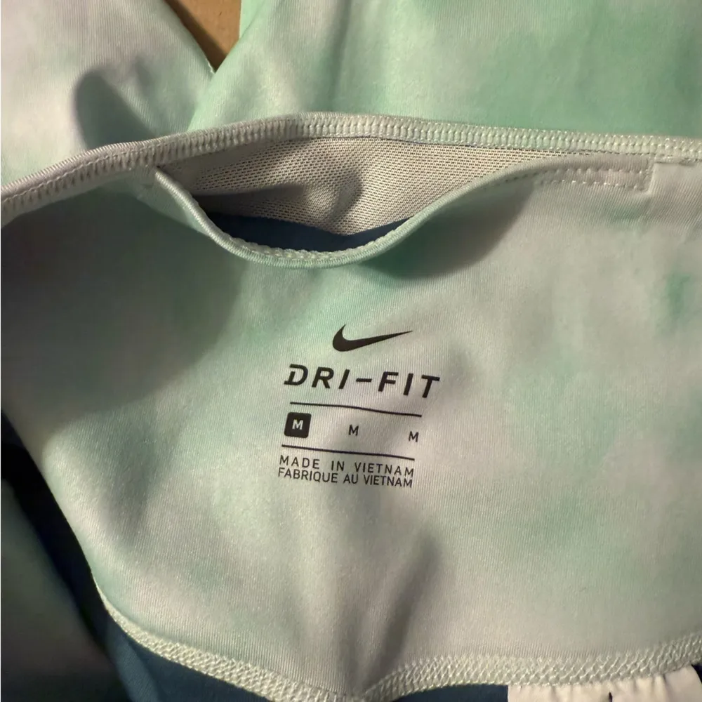 NWT Nike Women's Icon Clash 7inch Training Shorts - Image 8