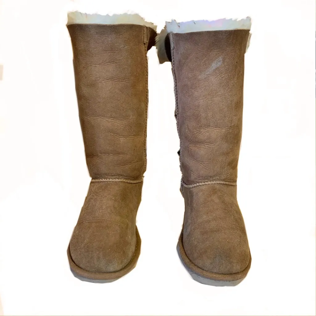 UGG TAN & BROWN SUEDE & SHEARLING TALL "BAILEY BOW" PULL ON BOOTS (6) - Image 3