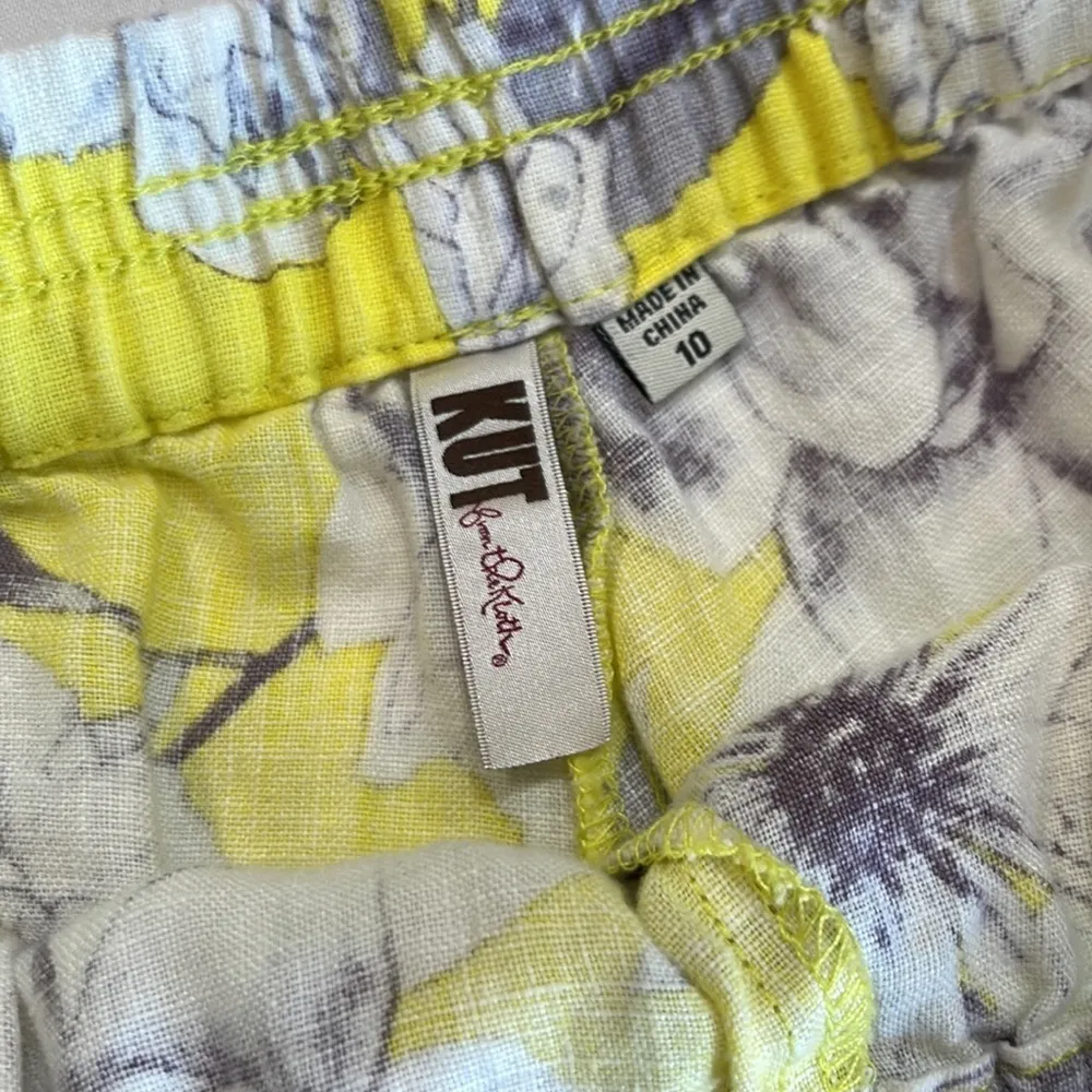 KUT from the Kloth Jansen 100% Linen shorts - Image 4