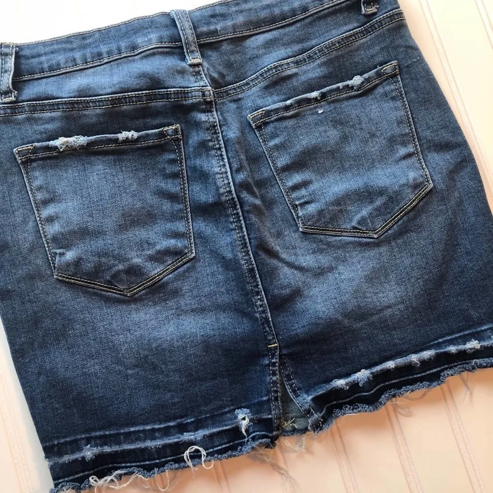 Kancan Denim Jean Skirt Distress Raw Hem 27 NWOT Size undefined - Image 5