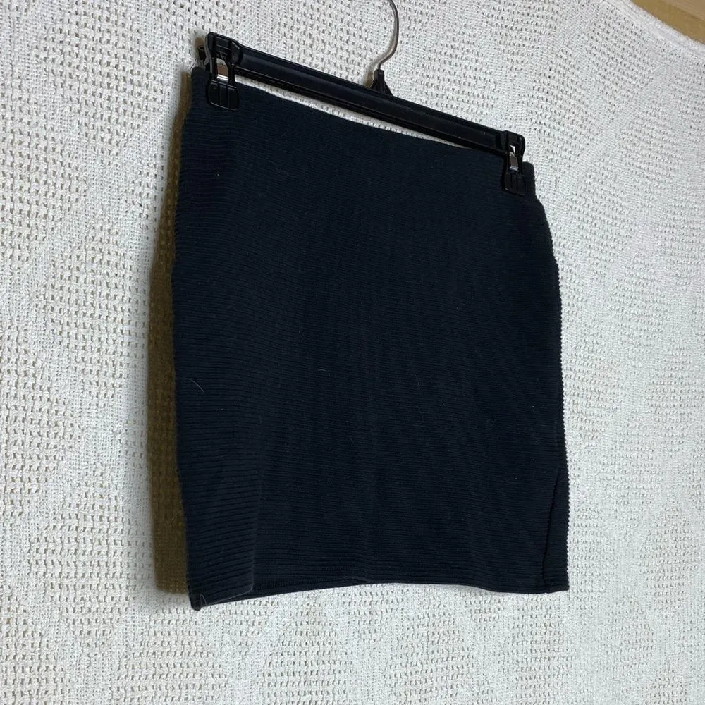 Forever 21  Ribbed‎ Mini Skirt Black - Image 3